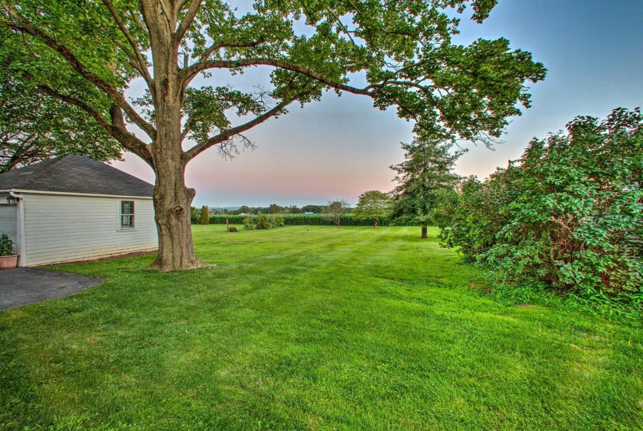 Whimsical Lancaster House With Porch Near Amish Farm Villa Bagian luar foto